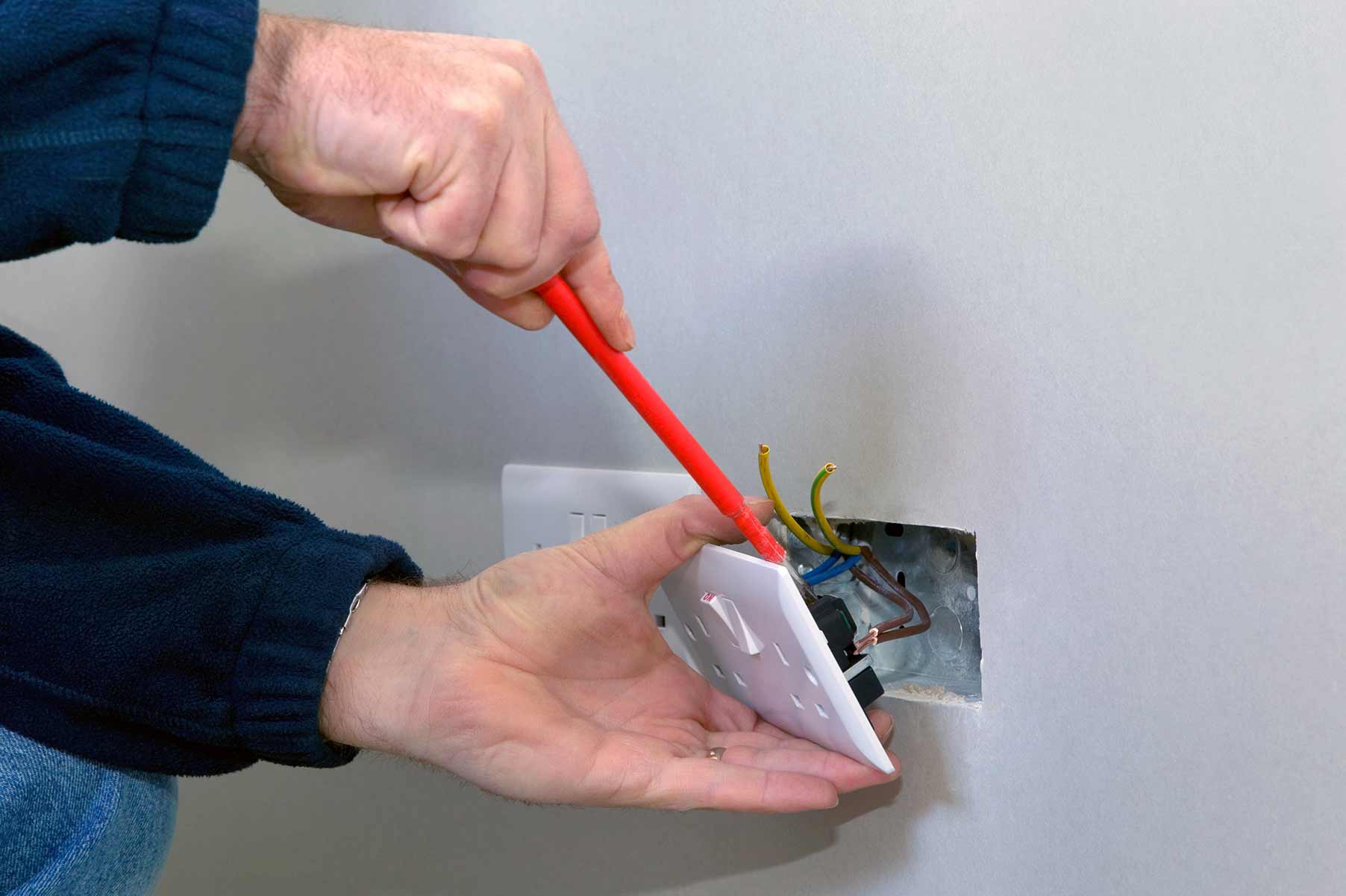 Our electricians can install plug sockets for domestic and commercial proeprties in East Dereham and the local area. 